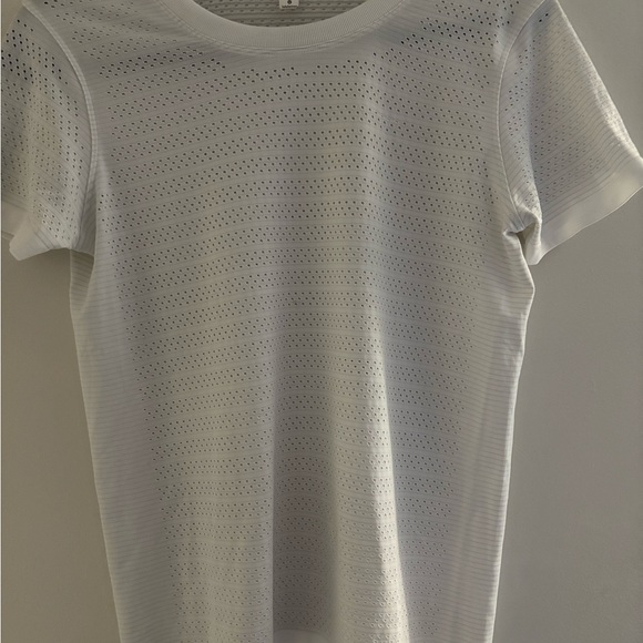 Lululemon Swiftly Breathe Short Sleeve Size 6 - Picture 1 of 6